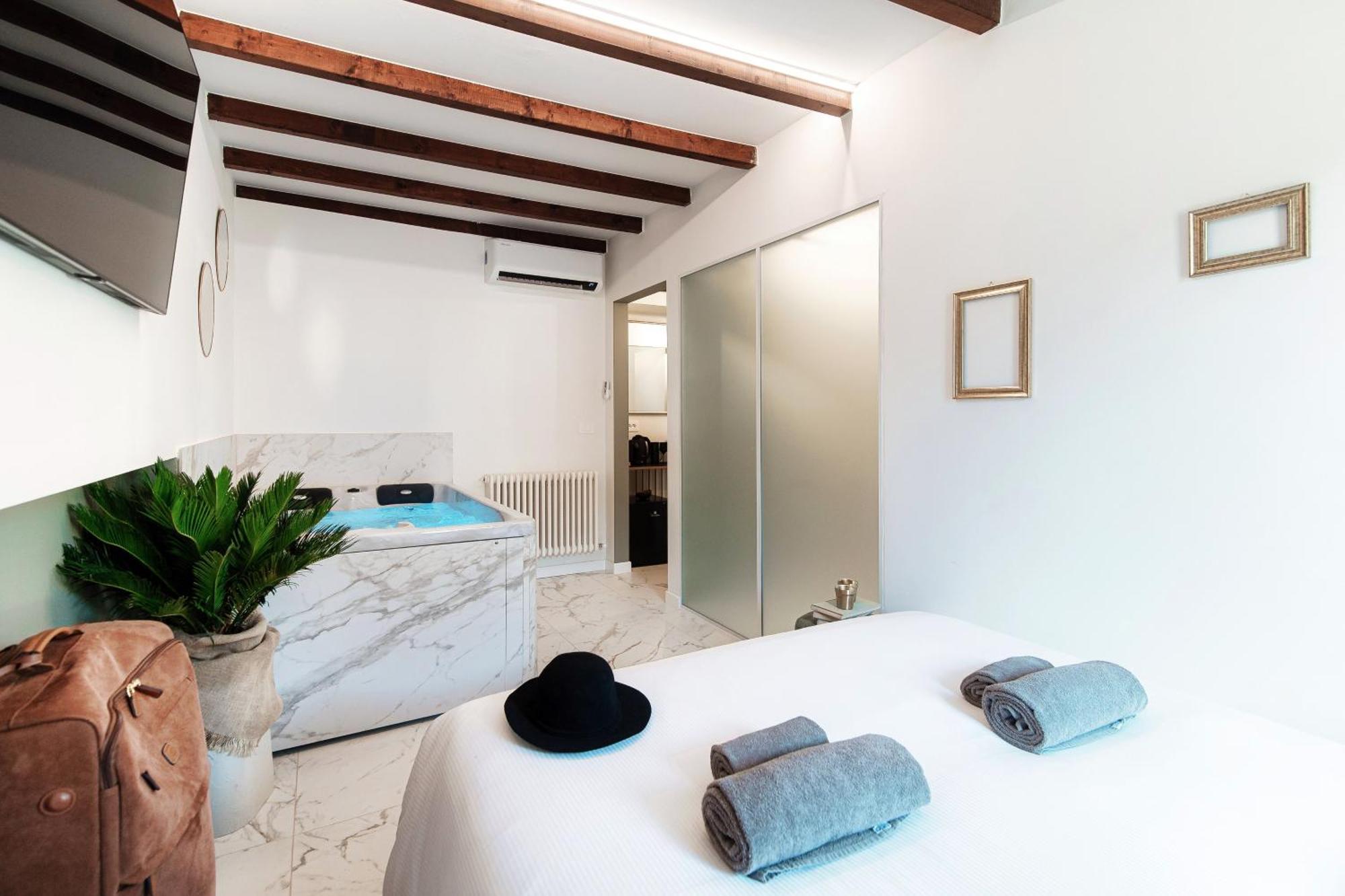 Sahara & Amazzonia Luxury Rooms- The House Of Travelers Como Luaran gambar