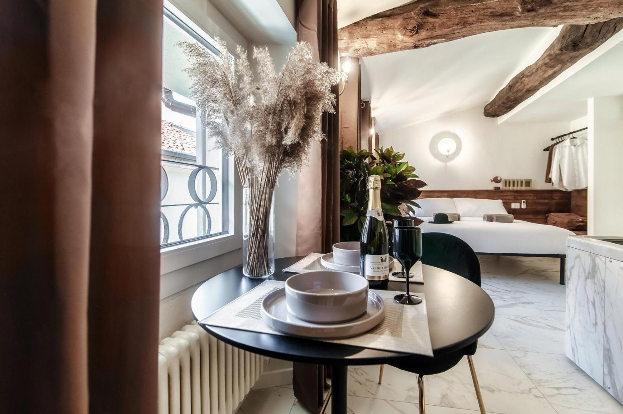 Sahara & Amazzonia Luxury Rooms- The House Of Travelers Como Luaran gambar