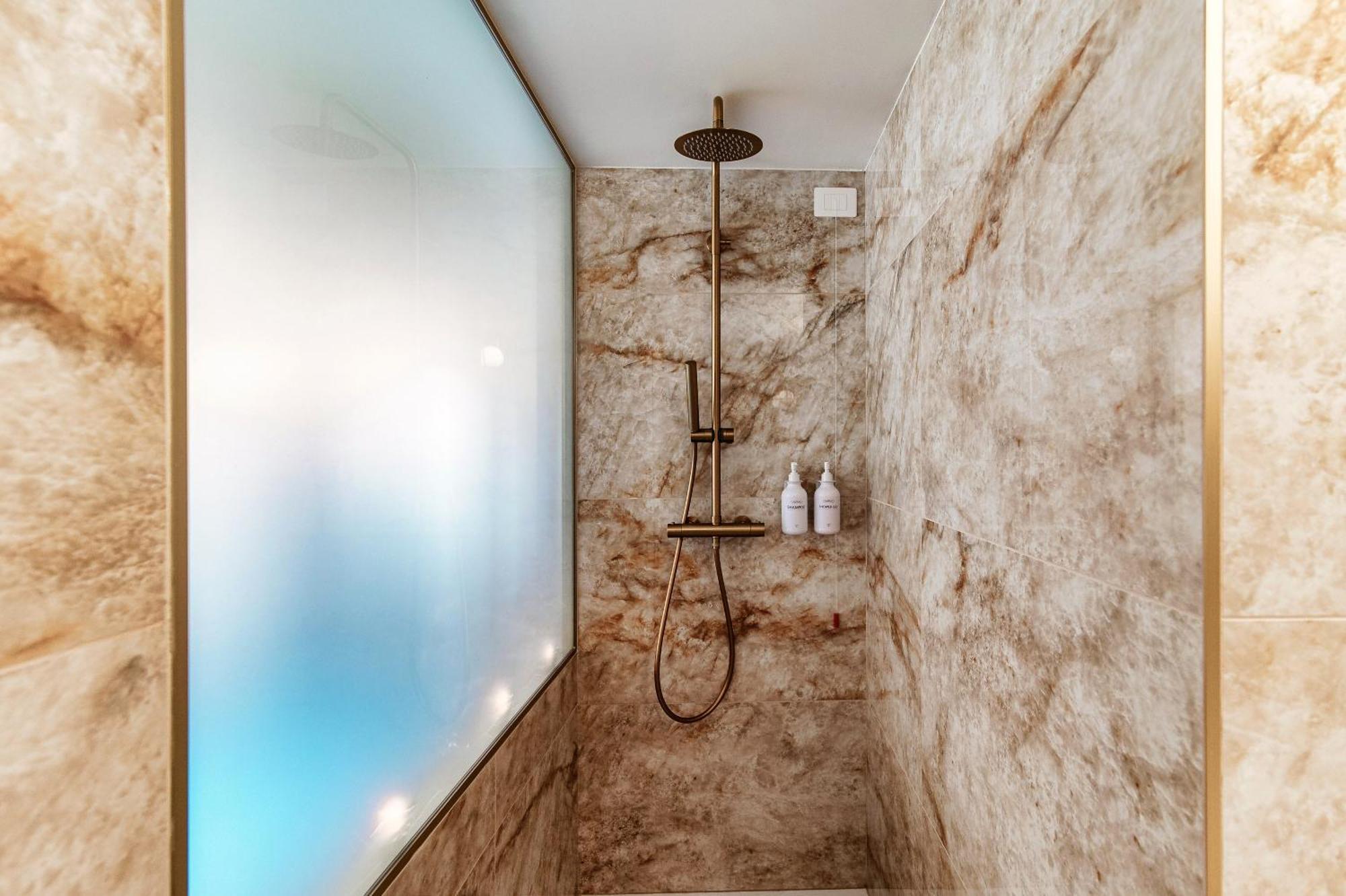 Sahara & Amazzonia Luxury Rooms- The House Of Travelers Como Luaran gambar